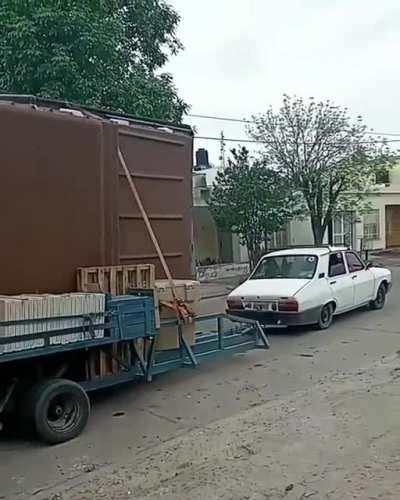 Despu&eacute;s dicen que el Renault 12 no se la banca...