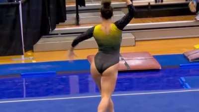 Elise Tisler 🖤💛🤍 I will always love seeing a big girl move 🤩