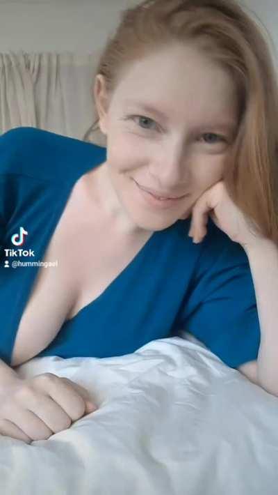 I'm finally back on TikTok 🥰 I'm trying to be your cute GF, come give me love 🥺💕