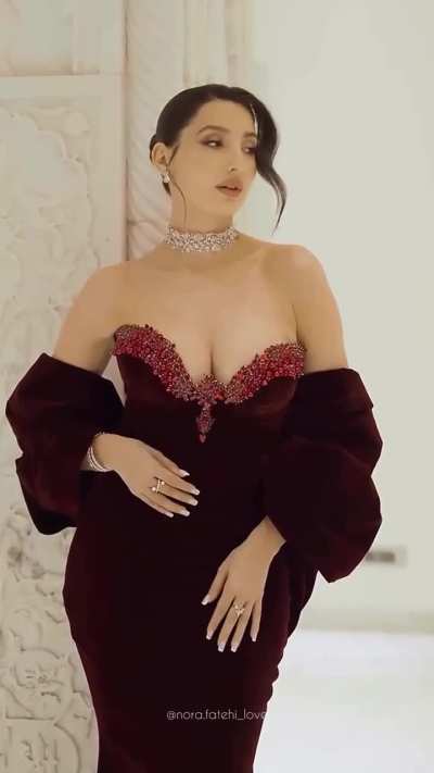 Nora Fatehi Back