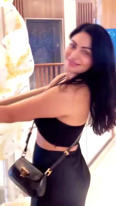 Neeru Bajwa Sexy Walk 💣😘