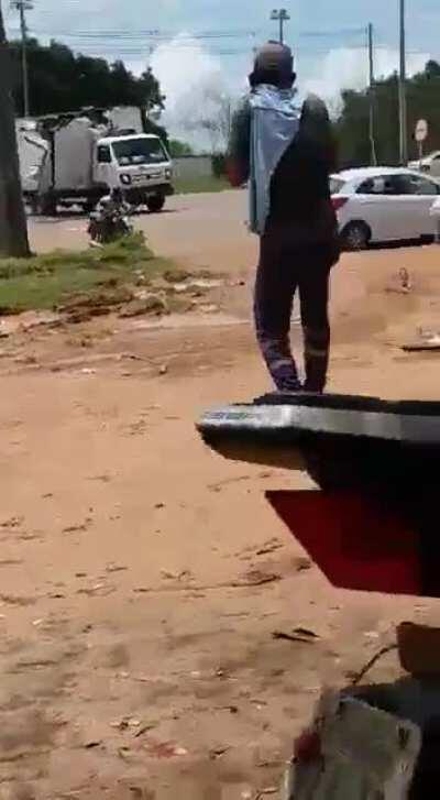 Sure, park a helicopter on a busy intersection in India 🤦🏻‍♀️