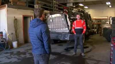 Distracted driver causes 6 cars wreck