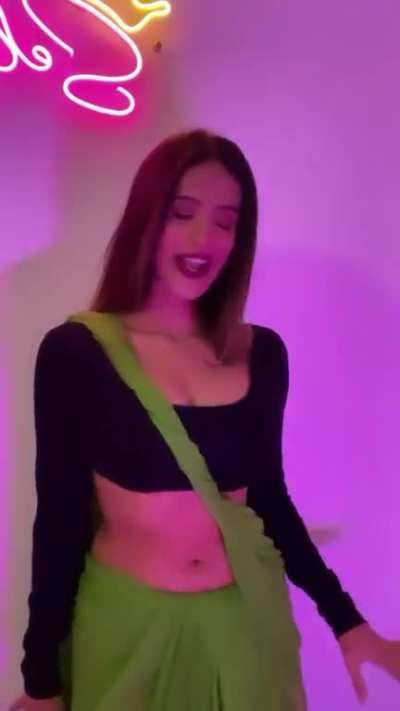 fuckkkkkk she's so goddamn hot