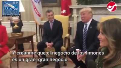 Cómo olvidarnos de la humillación histórica que se comió Macri con Trump en esta reunión.  Donaldo lo trató directamente como si fuera un vendedor de medias.