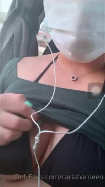 Ya que nada sube nada de Carla, aquí está el video en el bus