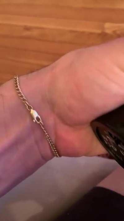 Any physics nerd here.. I need an explanation for this.