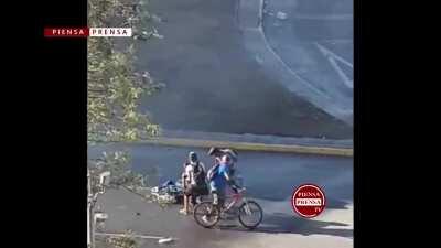 Carabineros dispara chorro de carro lanza-agua en contra de persona en silla de ruedas 11/10/2020