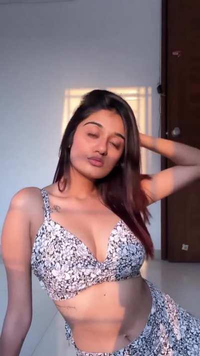 The cutiee and hottieee Mehr 😍