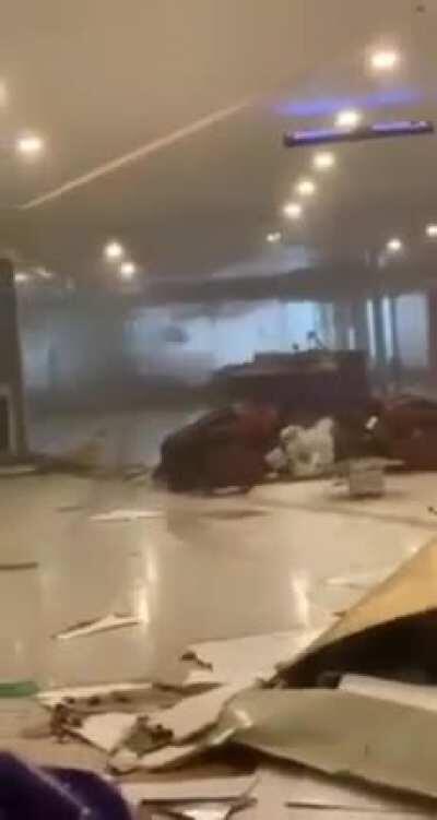 Super typhoon Rolly (Goni) wrecking a mall in the Philippines
