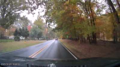 [Tuisau] Last thing you want to do is speed around in the rain but I guess he had places to be.