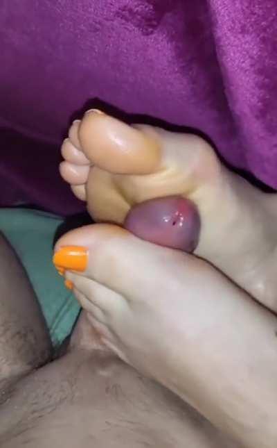Smelly Footjob cum