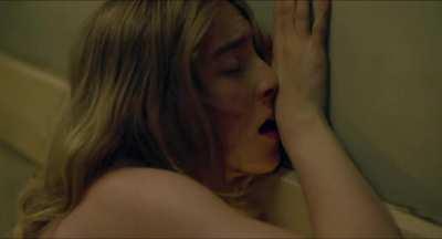 Saoirse Ronan & Kate Winslet in a very enthusiastic lesbian scene