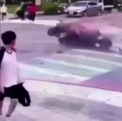 Dangerous accident on road