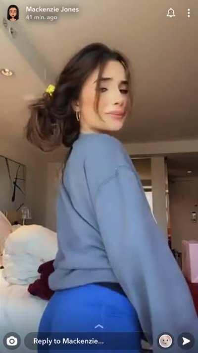 Mackenzie Jones (@mackzjones)