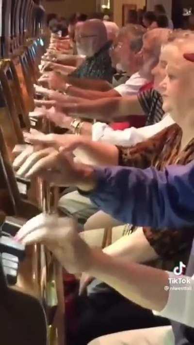 shoutout to everyone who came to the first geometry dash world championship!