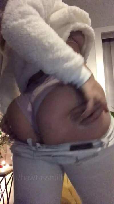 Any fans of soccer moms with big butts?