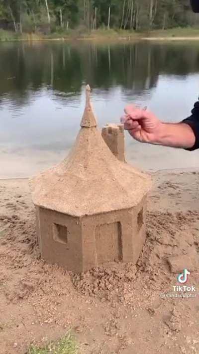 Hagrid House sandcastle. Looks really cool.