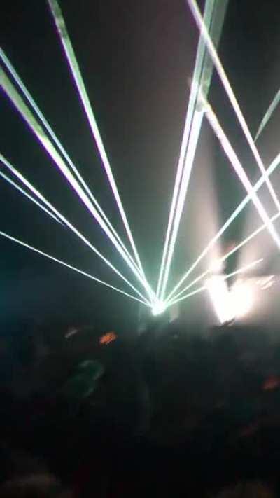 Help! My mind is completely blanking on the song at :35s of this beautiful set