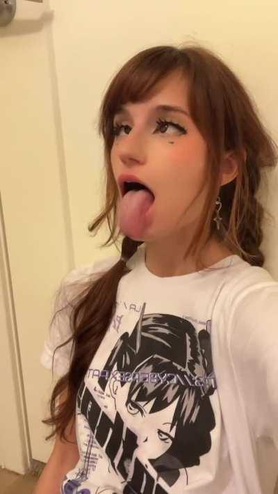 I need to use this tongue on a Redditor… any volunteerssss