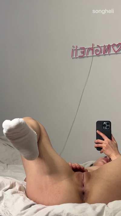 If I would be ur gf I would send you daily nudes!