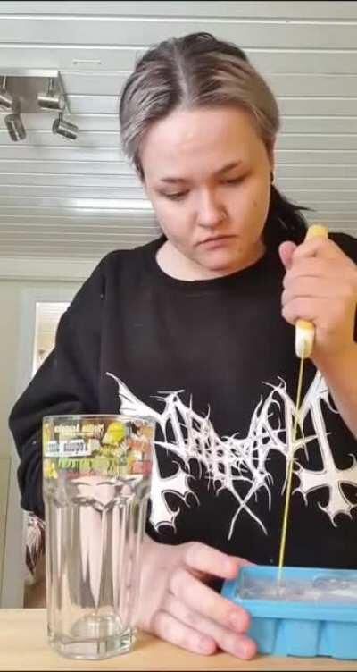 Preparing an iced beverage