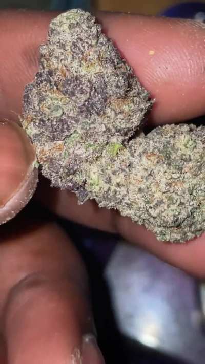 3 gram of permanent marker from sead junky genetics rolled in a Ocb king size paper with a 12 mm glass filter