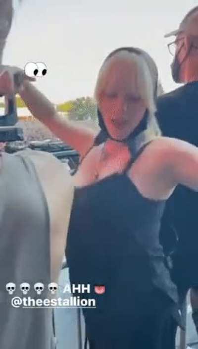 Billie Eilish’s big bouncing tits are amazing