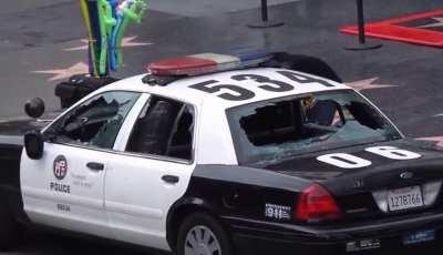 Man smashes LAPD car windows on Hollywood Boulevard and steals a laptop