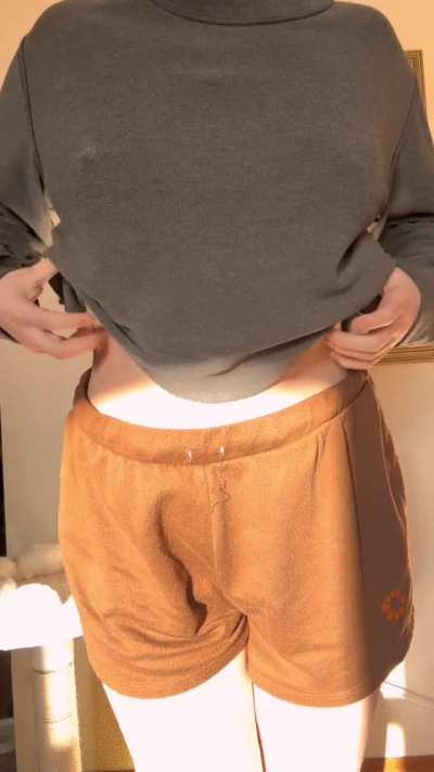 I’m just here to show off my titties 