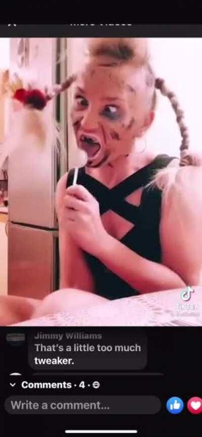 Whose gf is this 🥴