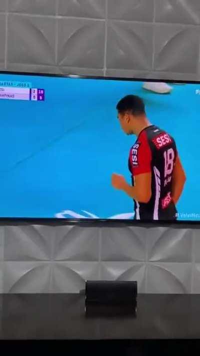 The guy doing Jutsu to go serve in Volleyball 😂 Lol. Naruto is too culture...