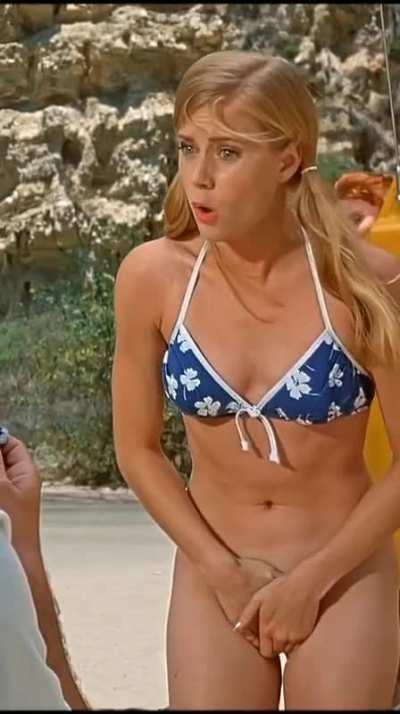 Young Amy Adams was shocked and ran away when you stripped of her bottoms during the audition.