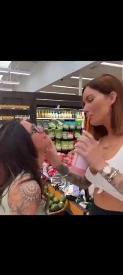 Mother bird feeding her children in public