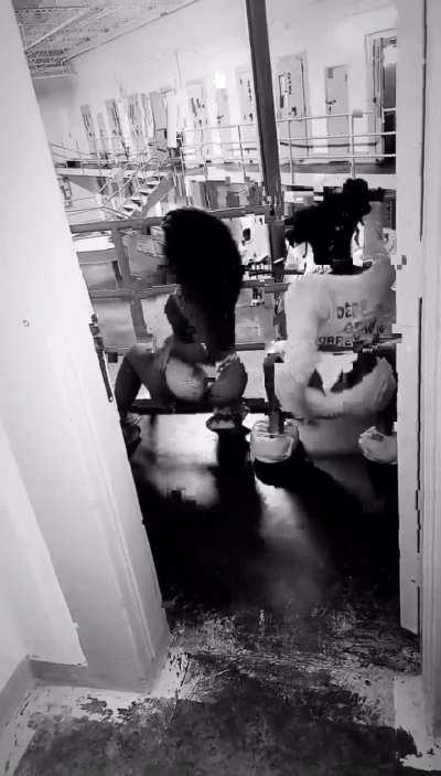 Jail twerk