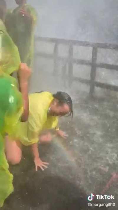 Let’s watch some home videos of our trip to Niagara Falls! Aw look at mom twerking 🥰