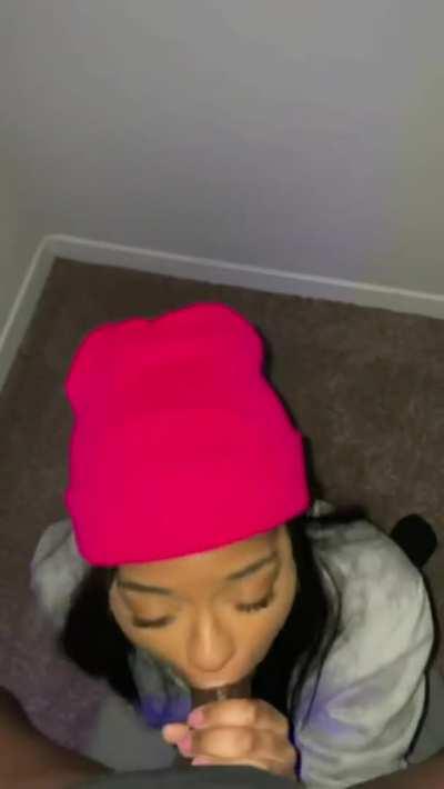 Throat queen makes her man cum in 30 secs