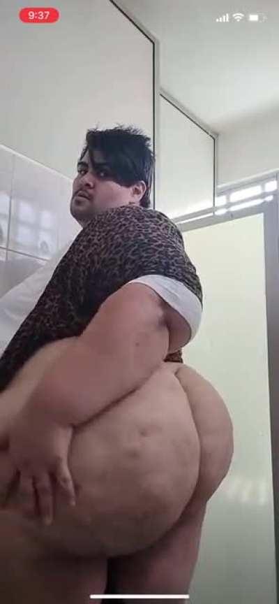 Face not cooperating but that ass is meant to be clapped 😩