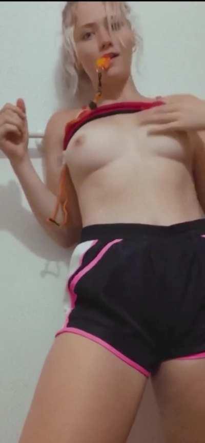 18 year old lifeguard 💕 I just started college 😊