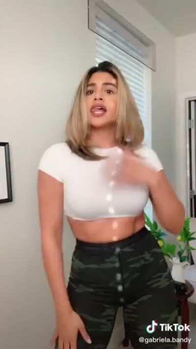 She know what she doin 👀