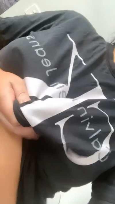 Showing you what’s under my t-shirt 😉