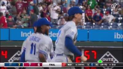 [Highlight] [Highlight] Royals turn the double play to seal the game against the Phillies. This is their 7th straight win. Longest win streak in the MLB right now