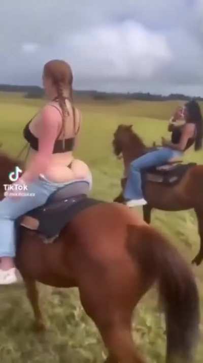 Rell abandoning her ADC to go mid after he dies during the 2v2 while she missed all her abilities and exhausted the enemy support by mistake