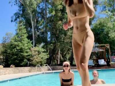 Alexandra Daddario - Best bits from her new video [gifv]