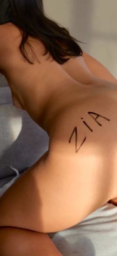 (Hotwife)Would you rather eat it or fuck raw?