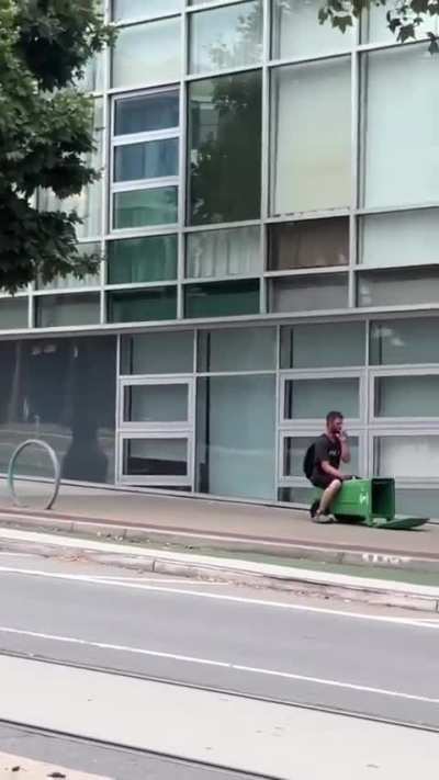 This dude is living the life.