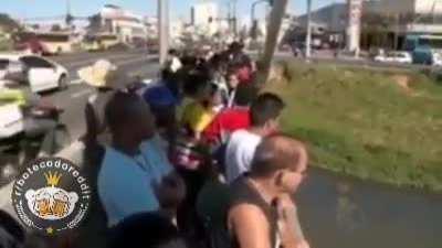 Povo é curioso né?