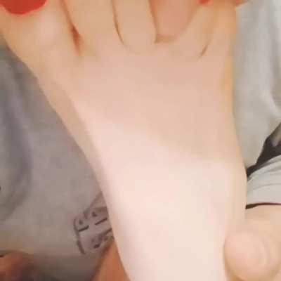 Catching the sweat between my toes 👃🏼🤭