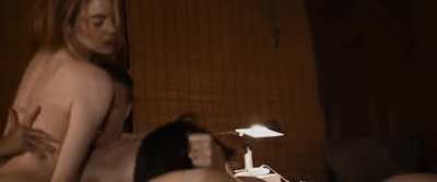 Margaret Qualley and Emma Stone 