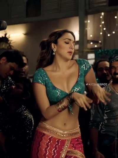 Kiara Advani 🥵 Bijli Song 🔆📈